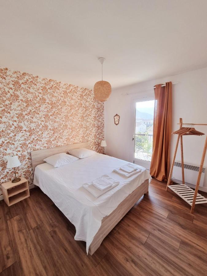 Bel Appartement Centre Ville 3 Chambres Saint-Florent  Exterior photo